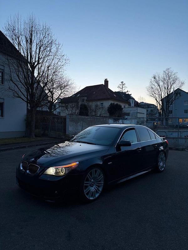 Gebraucht BMW 530 235 PS (172 kW) 2007 Blau Limousine