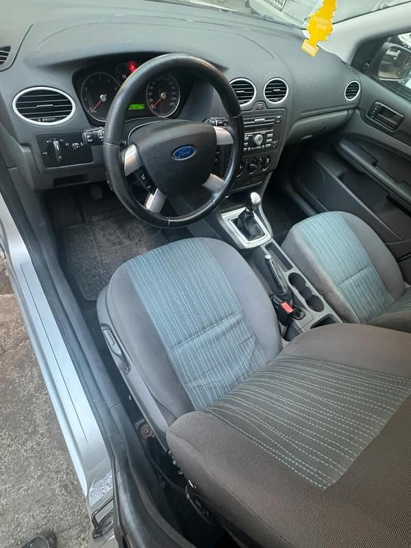 Gebraucht Ford Focus 101 PS (74 kW) 2006 Silber Kleinwagen