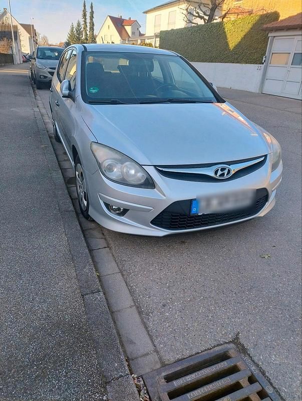 Gebraucht Hyundai i30 90 PS (66 kW) 2011 Grau Kleinwagen