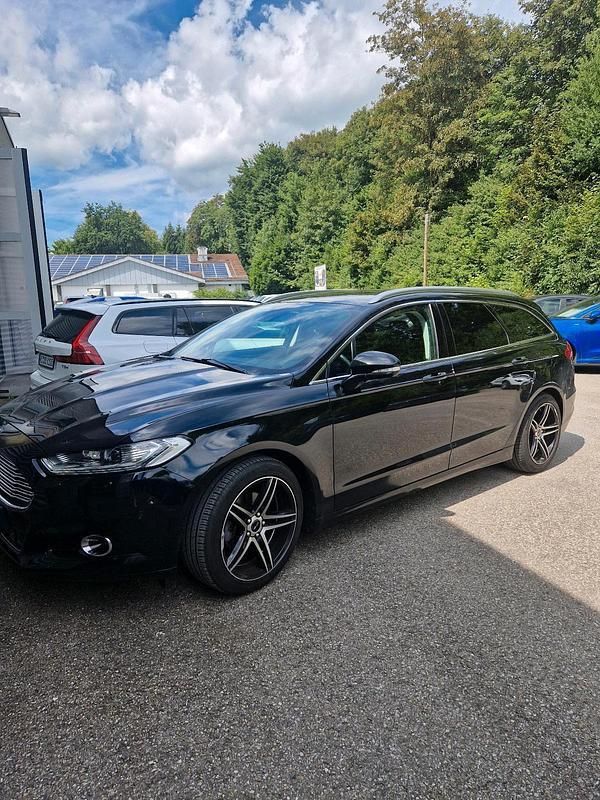 Schwarz Gebraucht 2018 Ford Mondeo Titanium Kombi | 16.000 € (Teuer) - Bild 1/4