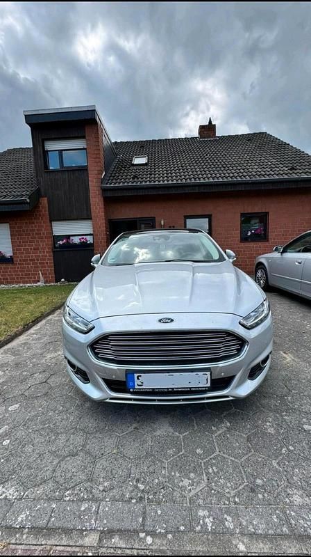 Silber Gebraucht 2015 Ford Mondeo Limousine | 9.000 € - Bild 1/4