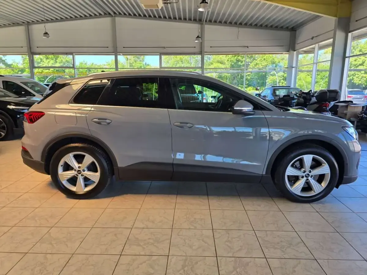 Gebraucht Audi e-tron Ambiente 204 PS (150 kW) 2022 Mondsteingrau SUV