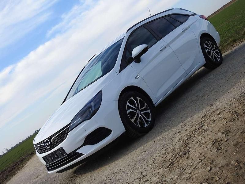 Weiß Gebraucht 2019 Opel Astra Kombi | 12.199 € (Fairer Preis) - Bild 1/4