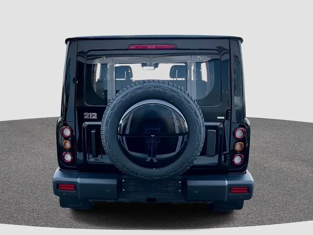 Gebraucht BAW 212 166 PS (122 kW) 2026 Schwarz SUV