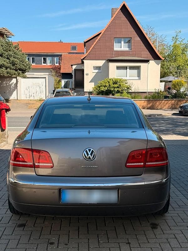 Usado VW Phaeton 239 HP (175 kW) 2011 Dourado Sedan