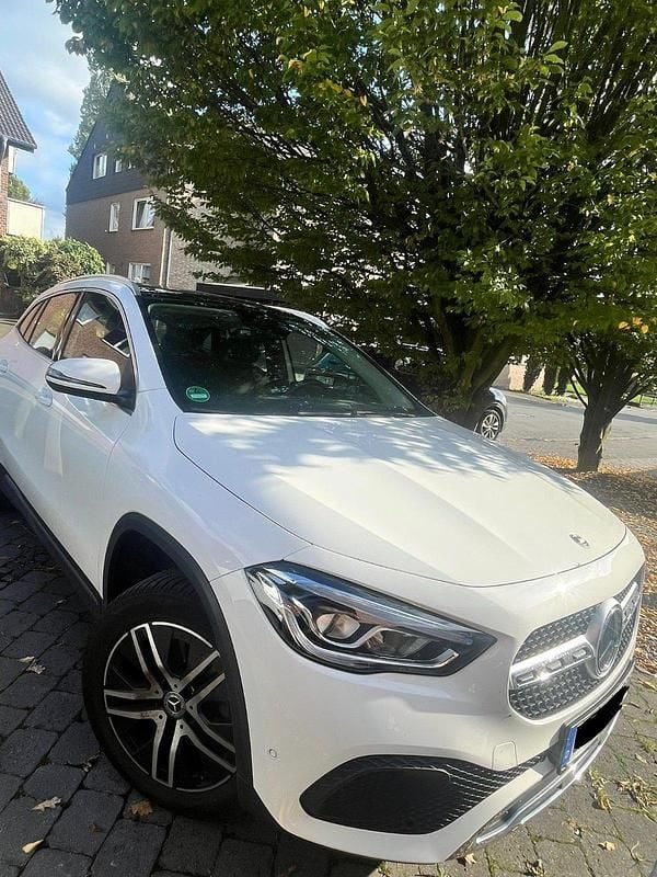 Gebraucht Mercedes GLA200 163 PS (119 kW) 2020 Weiß SUV