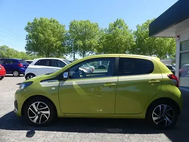 Gebraucht Peugeot 108 Top! Collection 72 PS (52 kW) 2019 Grün Limousine