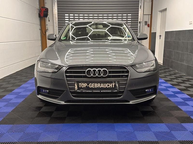 Gebraucht Audi A4 Ambiente 120 PS (88 kW) 2012 Grau Kleinwagen