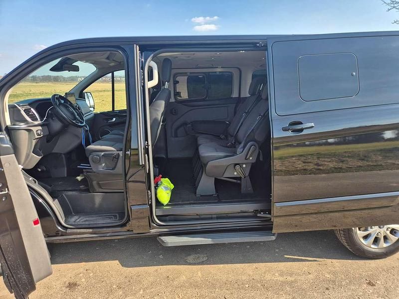 Gebraucht Ford Tourneo Titanium 170 PS (125 kW) 2019 Schwarz Van / Kleinbus