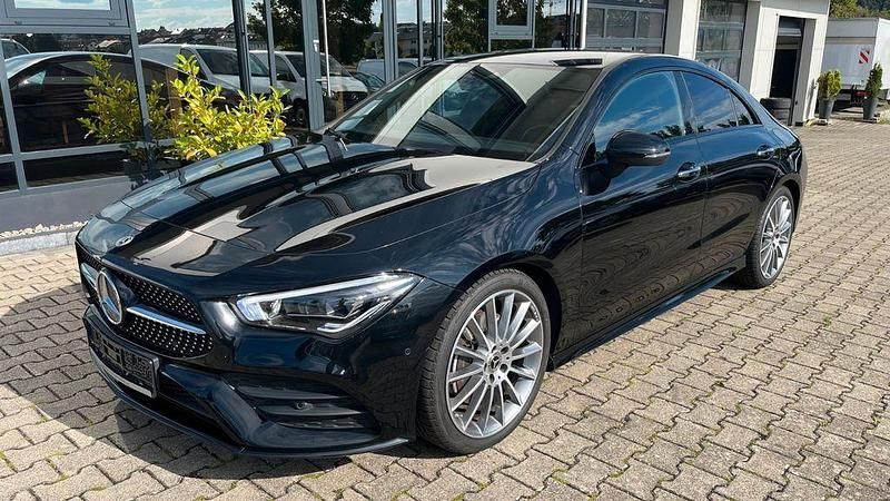 Schwarz Gebraucht 2023 Mercedes CLA220 AMG line Limousine | 35.900 € (Fairer Preis) - Bild 1/4