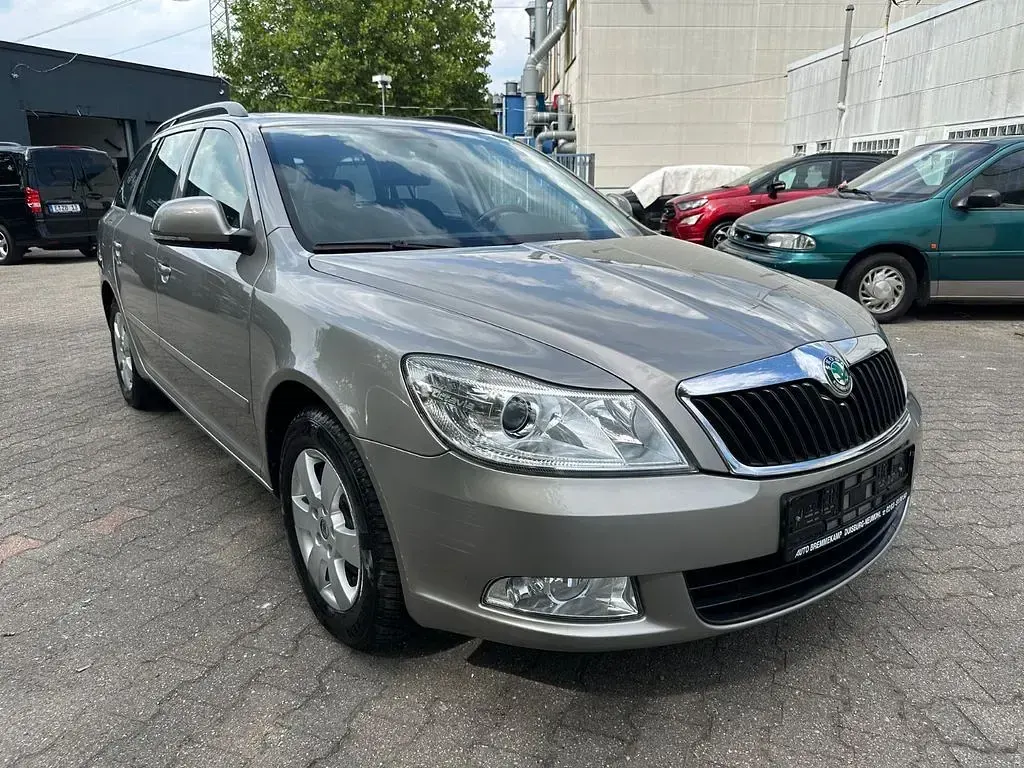 Gebraucht Skoda Octavia Impuls Edition 122 PS (89 kW) 2011 Grau Kombi
