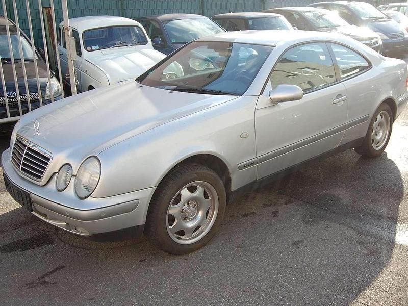 Gebraucht Mercedes CLK230 193 PS (141 kW) 1999 Silber Coupé