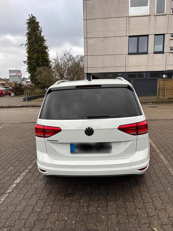 Gebraucht VW Touran Active 150 PS (110 kW) 2021 Weiß Van / Kleinbus