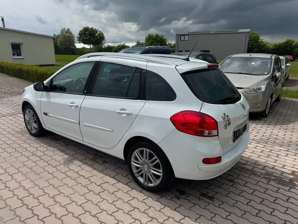 Gebraucht Renault Clio II 103 PS (75 kW) 2011 Weiß Limousine
