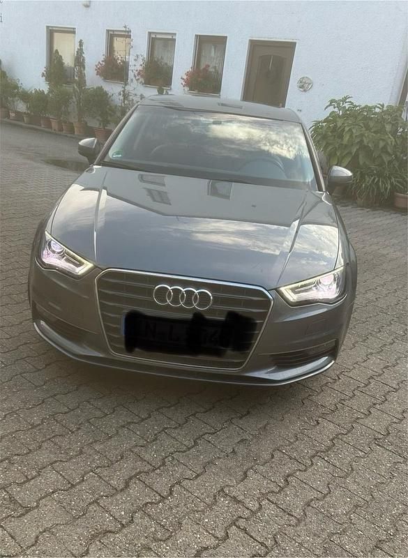 Grau Gebraucht 2016 Audi A3 Ambiente Limousine | 16.000 € (Guter Preis) - Bild 1/2