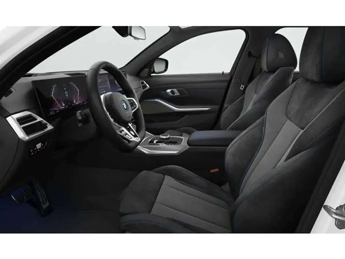 Gebraucht BMW 330e M Sport 292 PS (214 kW) 2025 Weiß Kombi