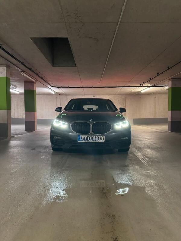Grau Gebraucht 2020 BMW 118 Kleinwagen | 20.300 € (Fairer Preis) - Bild 1/4