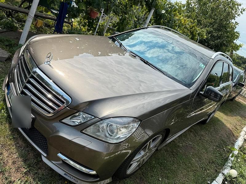 Braun Gebraucht 2012 Mercedes E250 Avantgarde Kombi | 9.999 € (Etwas zu teuer) - Bild 1/4