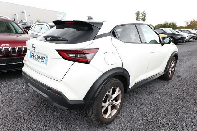 Weiß metallic weiß metallic Gebraucht 2021 Nissan Juke N-Connecta SUV | 16.260 € (Fairer Preis) - Bild 1/4