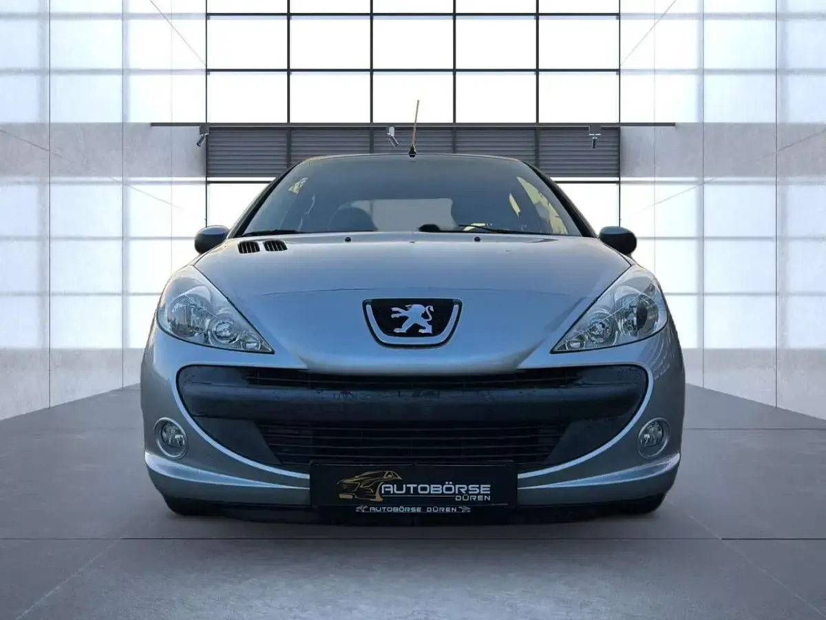 Gebraucht Peugeot 206 60 PS (44 kW) 2011 Grau Limousine