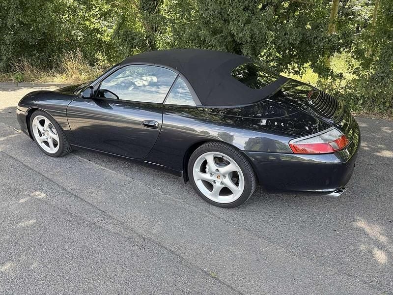 Grau Gebraucht 2004 Porsche 911 Carrera 4 Cabriolet Cabrio | 50.000 € (Superpreis) - Bild 1/4