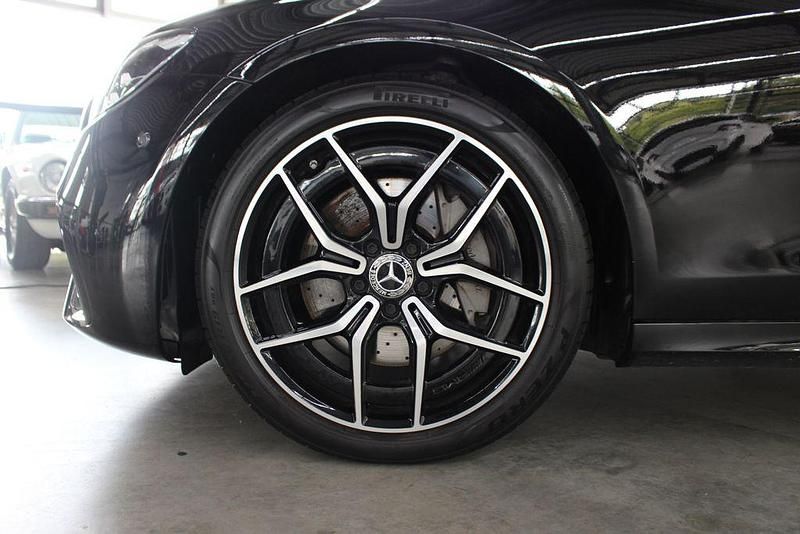 Gebraucht Mercedes E200 AMG 197 PS (144 kW) 2022 Schwarz , metalliclack obsidianschwarz Limousine