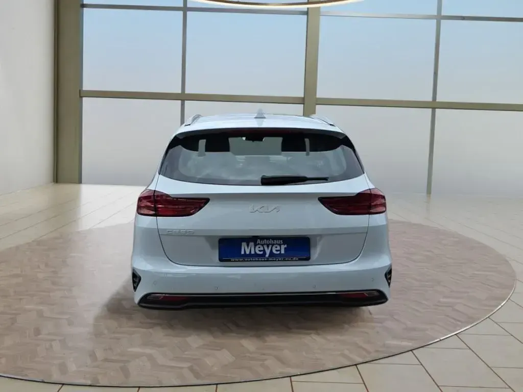 Gebraucht Kia Ceed 120 PS (88 kW) 2023 Weiß Kleinwagen