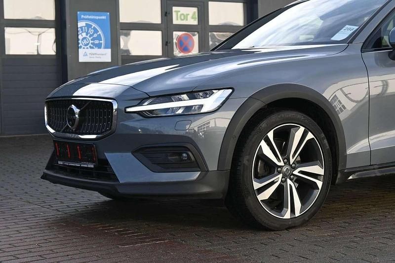 Gebraucht Volvo V60 Plus 197 PS (144 kW) 2023 Grau Kombi