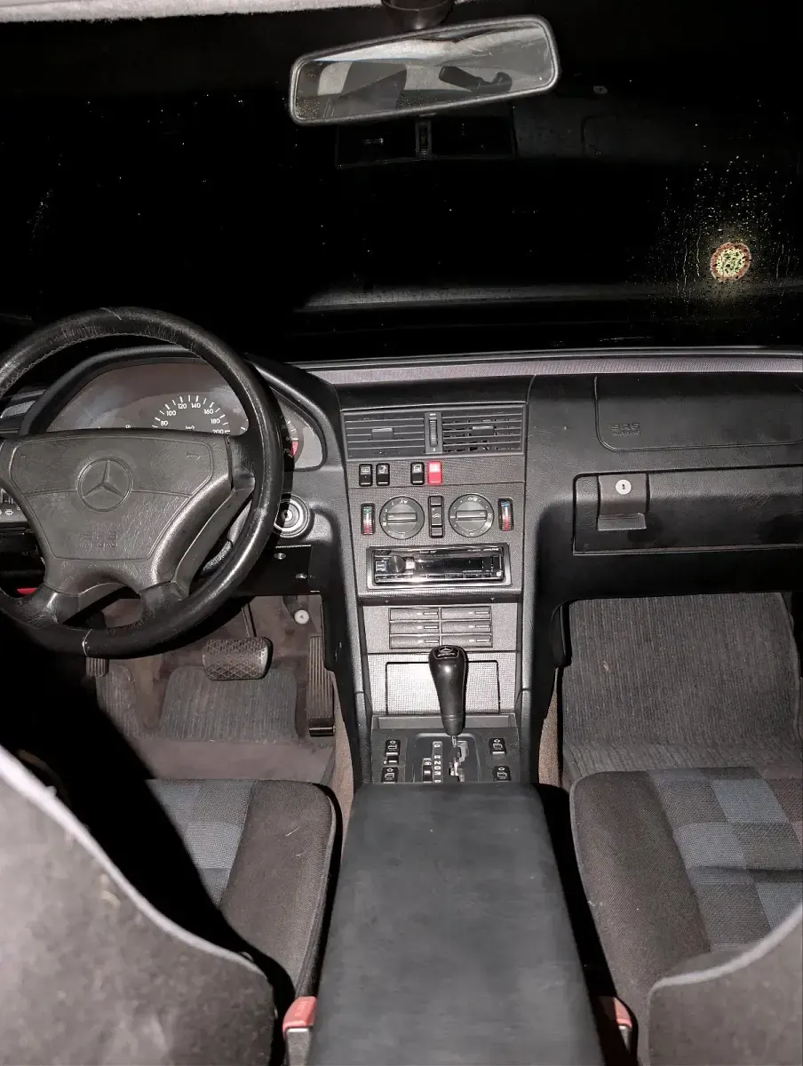 Gebraucht Mercedes C180 122 PS (89 kW) 1994 Silber Limousine