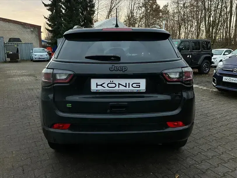 Käytetty Jeep Compass 131 HP (96 kW) 2023 Musta Katumaasturi