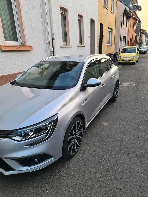 Silber Gebraucht 2017 Renault Mégane GrandTour Kombi | 7.900 € (Guter Preis) - Bild 1/4