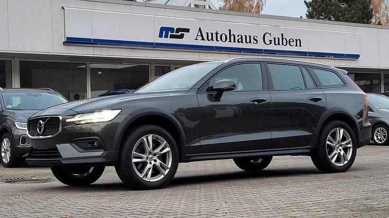 Grau Gebraucht 2019 Volvo V60 CC Pro Kombi | 21.750 € (Etwas zu teuer) - Bild 1/4