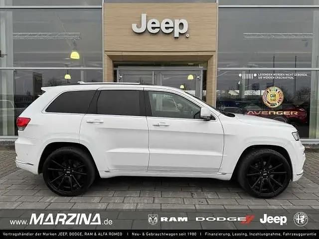 Weiß (bright white) Gebraucht 2020 Jeep Grand Cherokee Summit SUV | 32.890 € (Fairer Preis) - Bild 1/4