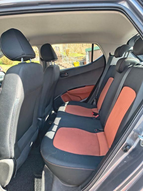 Gebraucht Hyundai i10 Trend 67 PS (49 kW) 2016 Grau Kleinwagen