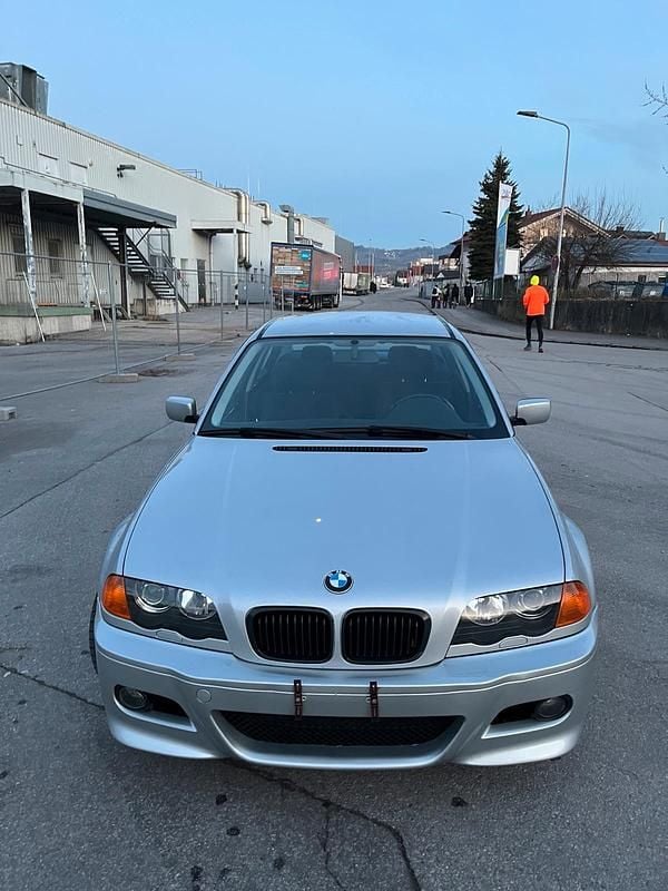 Grau Gebraucht 1999 BMW 323 Limousine | 1.300 € (Superpreis) - Bild 1/4