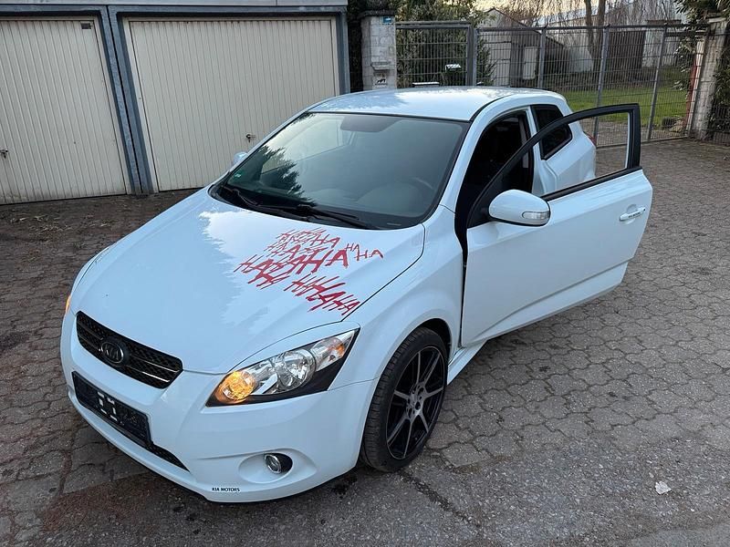 Gebraucht Kia Ceed Sport 126 PS (92 kW) 2010 Weiß Kleinwagen