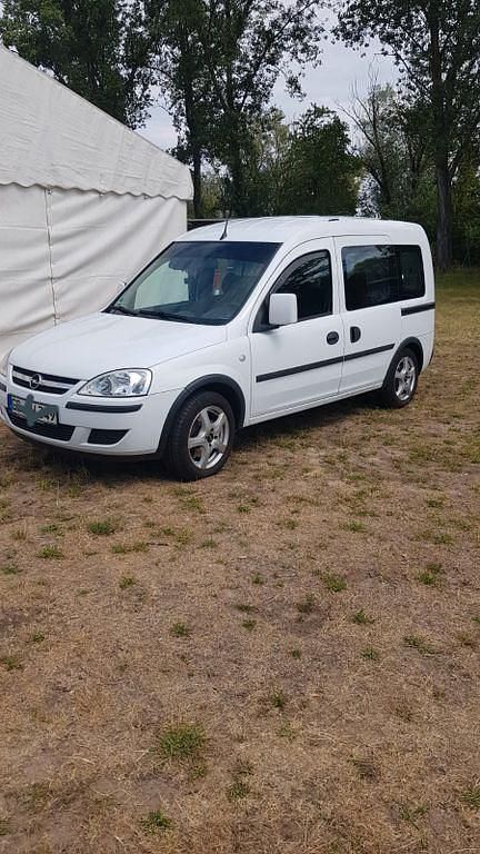 Weiß Gebraucht 2009 Opel Combo Van / Kleinbus | 3.700 € (Etwas zu teuer) - Bild 1/4