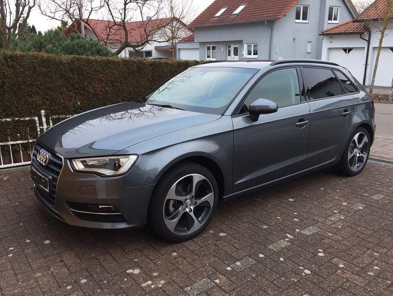 Grau Gebraucht 2016 Audi A3 Ambiente Limousine | 14.800 € (Fairer Preis) - Bild 1/4