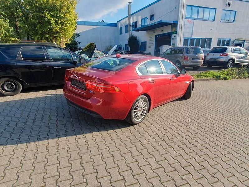 Gebraucht Jaguar XF Prestige 163 PS (119 kW) 2015 Rot Limousine
