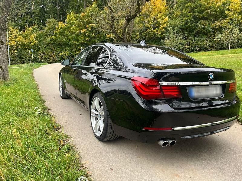 Gebraucht BMW 730 Comfort Edition 258 PS (189 kW) 2014 Schwarz Limousine