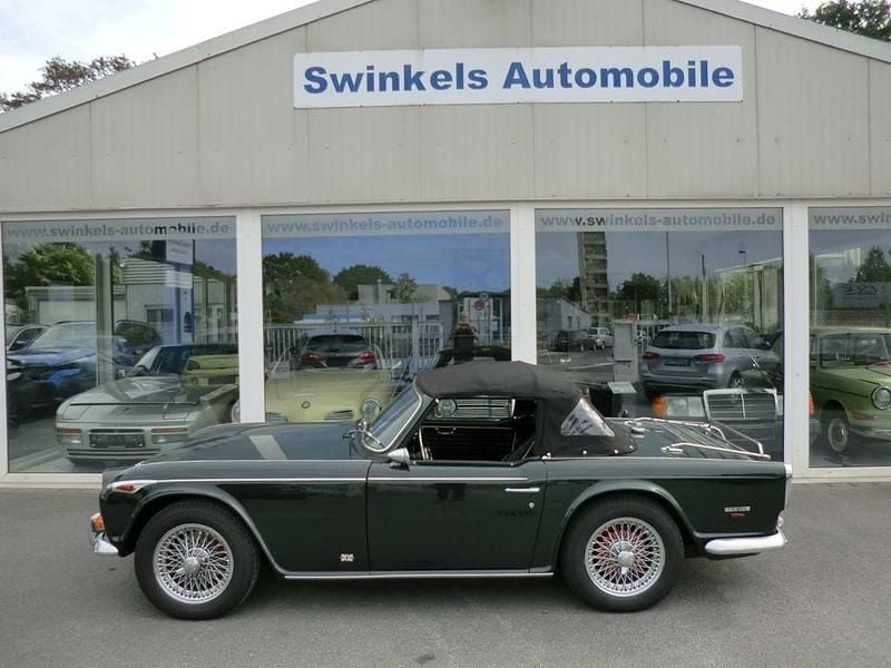 Grün Gebraucht 1968 Triumph TR 250 Cabrio | 37.900 € - Bild 1/4