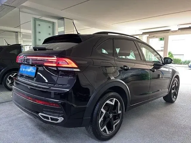Gebraucht VW Taigo R-line 150 PS (110 kW) 2025 Deep black perleffekt SUV