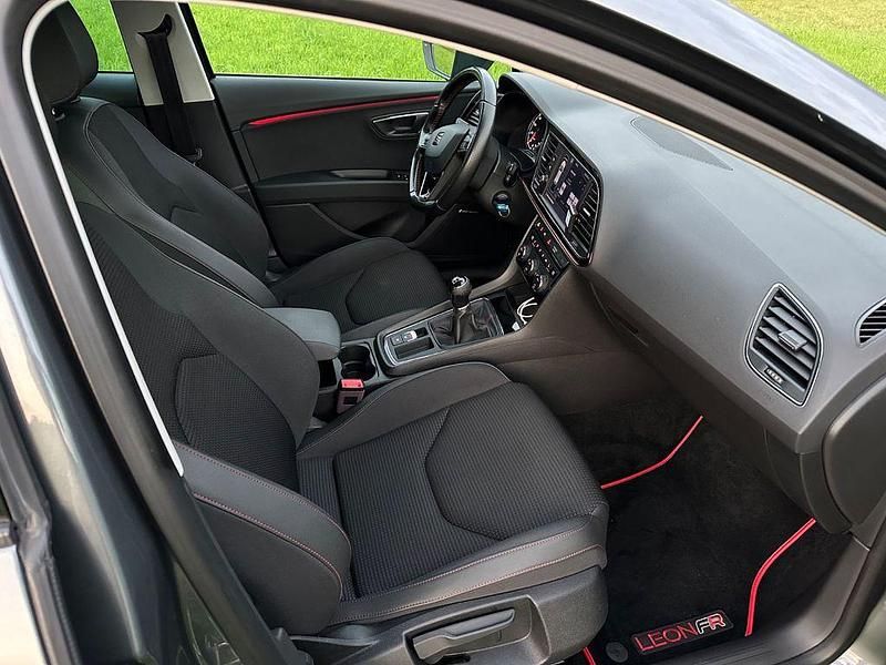 Używany Seat Leon FR 150 KM (110 kW) 2018 Szary Sedan/Limuzyna