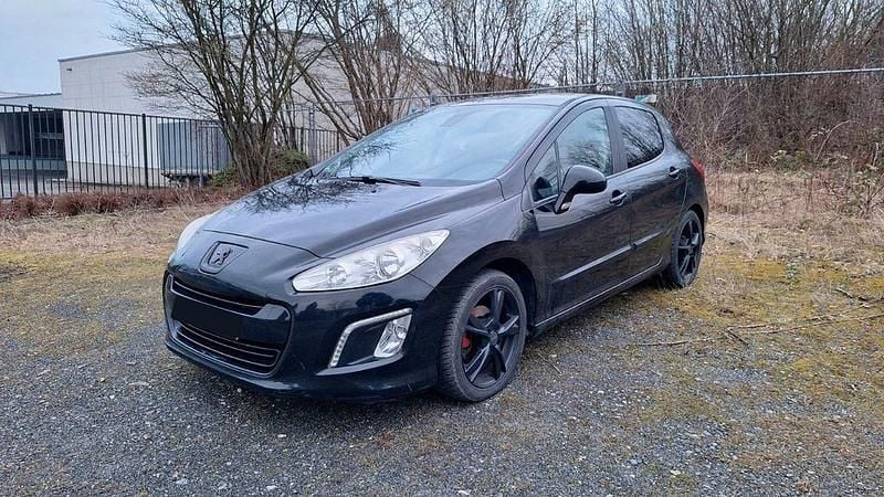 Schwarz Gebraucht 2012 Peugeot 308 Limousine | 3.190 € (Fairer Preis) - Bild 1/4
