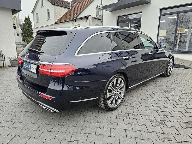 Gebraucht Mercedes E220 194 PS (142 kW) 2017 Blau Limousine