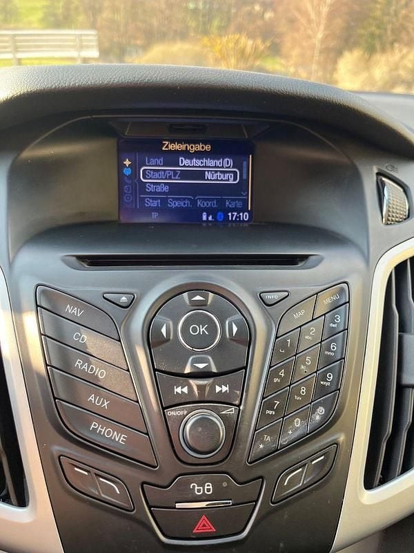 Gebraucht Ford Focus 125 PS (91 kW) 2012 Grau Kombi