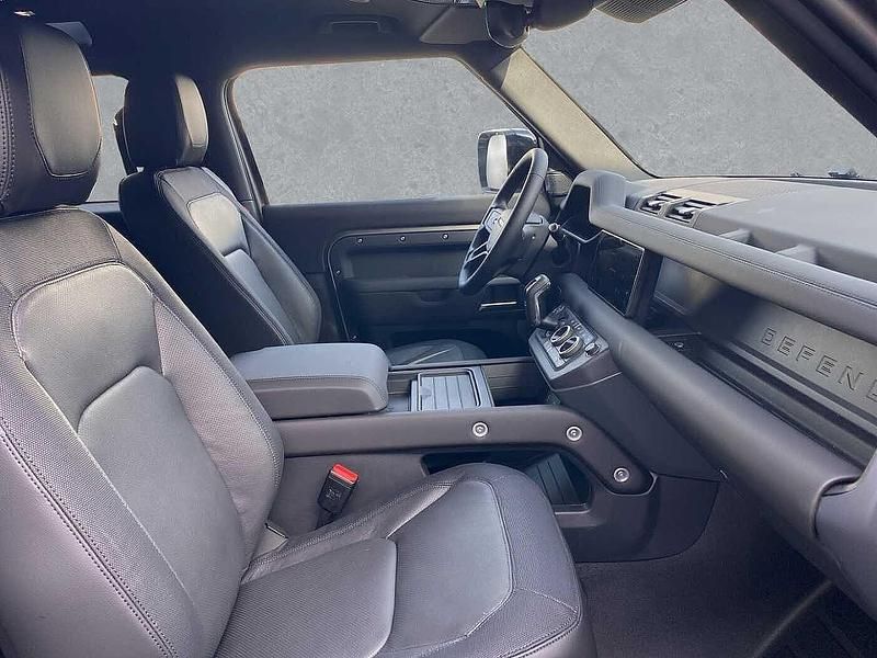 Gebraucht Land Rover Defender SE Dynamic 252 PS (185 kW) 2025 Silicon silver SUV