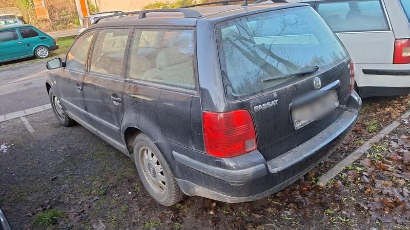 Schwarz Gebraucht 2000 VW Passat Kombi | 600 € (Fairer Preis) - Bild 1/4