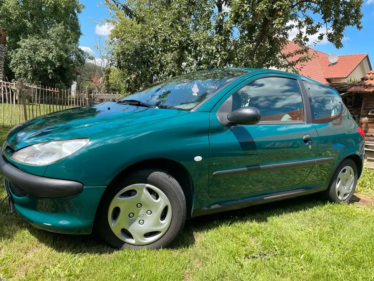 Gebraucht Peugeot 206 60 PS (44 kW) 2001 Grün Kleinwagen