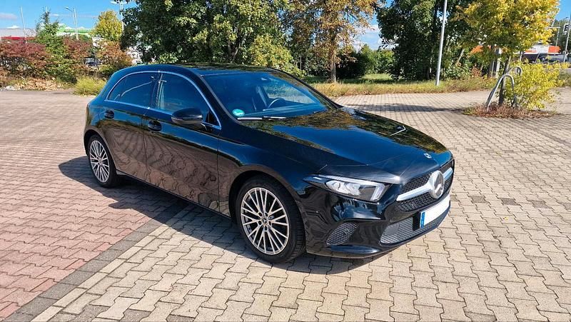 Gebraucht Mercedes A160 109 PS (80 kW) 2021 Schwarz Limousine